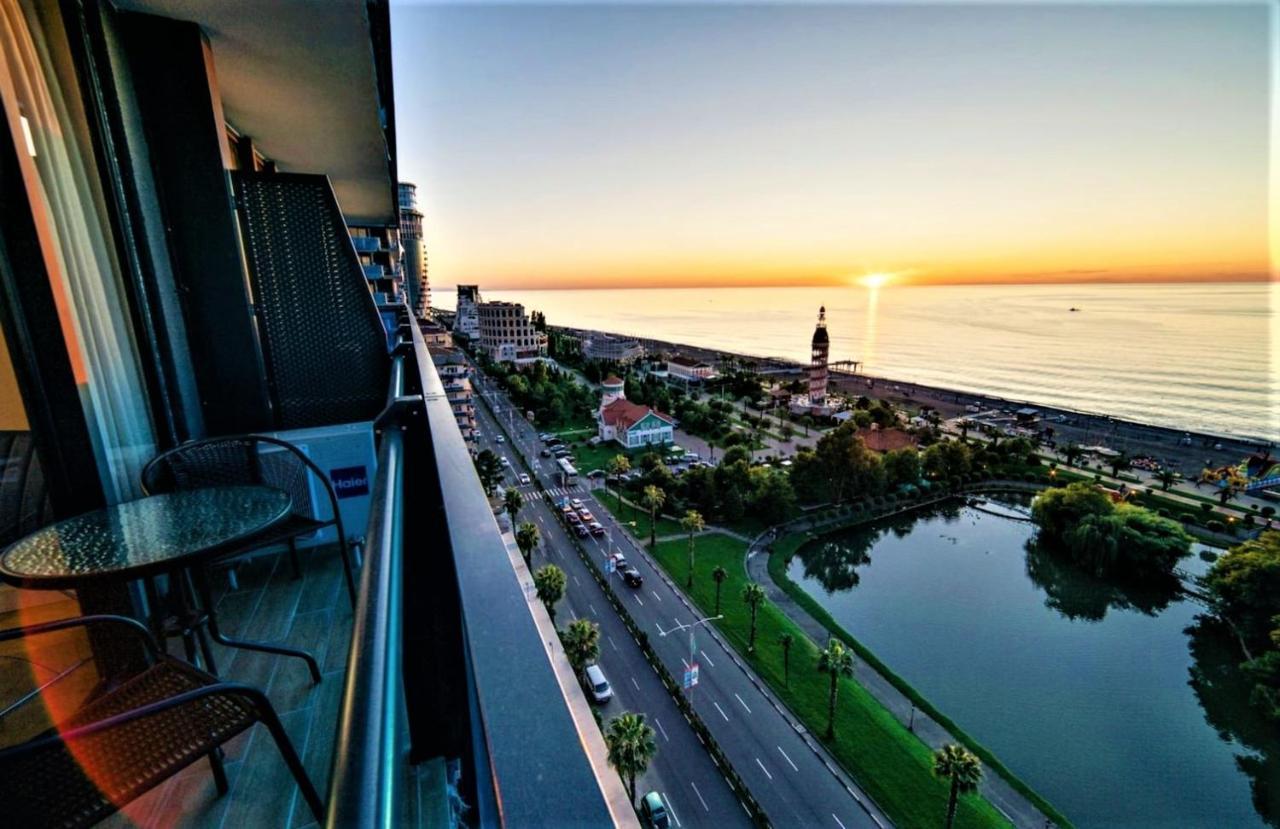 Downtown Centre In Batumi Aparthotel Orbi City In Batumi Exterior foto